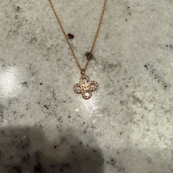 Tory Burch Jewelry - Elegant TB Tory Gold Pendant Clover Necklace